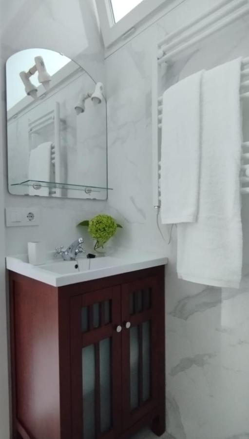 Apartamento Villalvaro Con Parking Santender Kültér fotó