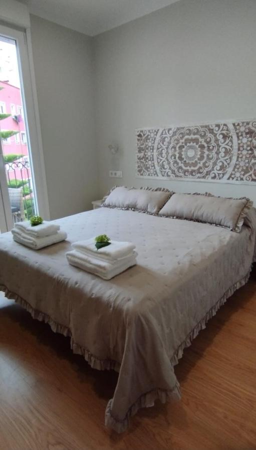 Apartamento Villalvaro Con Parking Santender Kültér fotó